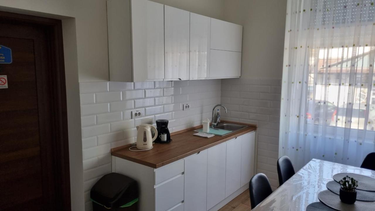 Kvija Rooms Subotica Bagian luar foto